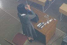 Let's watch the teacher dipping shoeplay from her back 3