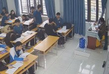 The teacher dangling shoeplay and dipping many times during class 3