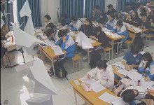 The teacher dangling shoeplay and dipping many times during class 16