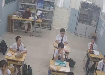 The teacher shoeplay at the back of the classroom