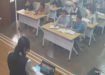 The two student dipping shoeplay under the table when having a lesson 1