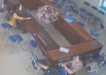 The teacher dipping and shoeplay after class in her office 42