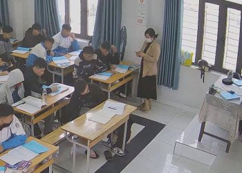 Today she didn't in nylon?-2