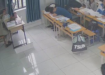 I am not sure if she is in nylon 15