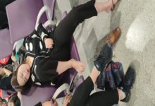 Lady dangling shoeplay when line up in the waiting hall 44