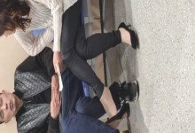 The lady dangling shoeplay when line up on the waiting hall 223