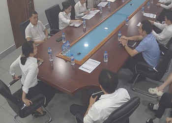 They are having a meeting 5