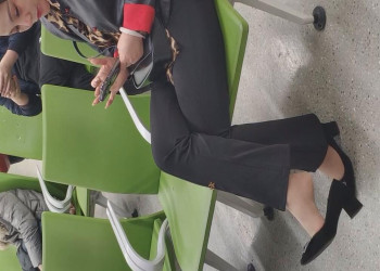 The lady dangling shoeplay when waiting for a call at the hospital 9