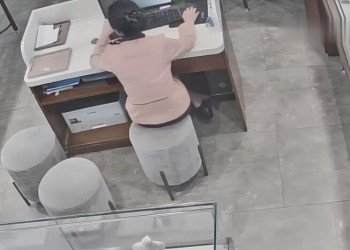 The jewelry store girls in black nylon dipping shoeplay daily show 16