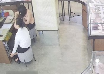 The new jewelry store hostess dangling show today 5