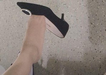 The lady dangling shoeplay when waiting for a call at the hospital 5