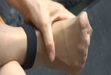 A pair of sexy white nylon feet does not matter with lady's age