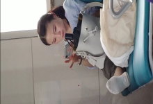 5 stars beautiful lady relax feet In the waiting room of the railway station