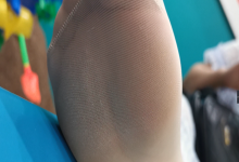 Young mother's sexy feet from kids activity centre 2