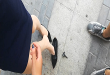 Intentionally kicked off the beauty's high heels 13