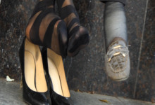 I fucking love watch middle-age lady's nylon feet 16