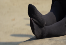 Black nylon feet VS white nylon feet