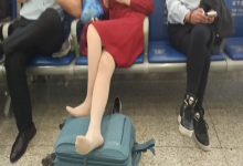 The lady remove shoes relax her tired feet when waitting for a train 76