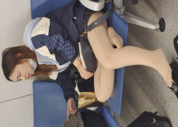 The long hair girl's sexy nylon feet