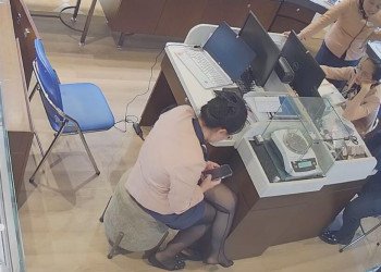 The black nylon foot solo 2