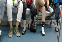 The lady dipping shoeplay on the subway
