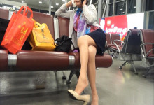 The lady dangling shoeplay when waitting for a train 33