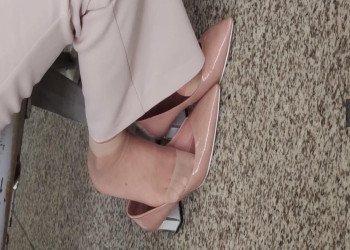 The lady dangling shoeplay when waitting for a train 45