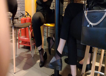 The hot girl in black nylon dipping shoeplay when having lunch 2