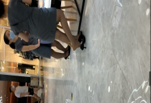 Let's watch the her dipping shoeplay more slowly