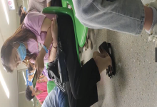 The  lady dangling shoeplay when line up in the waiting hall 178
