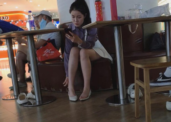 The girl remove heels show us her sexy bare feet