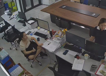 The office lady remove heels relax her feet