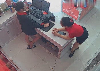 The supermarket cashier stand up dipping shoeplay 6