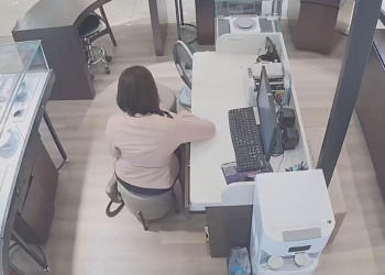 She is the shoeplay queen of jewelry store managers 11