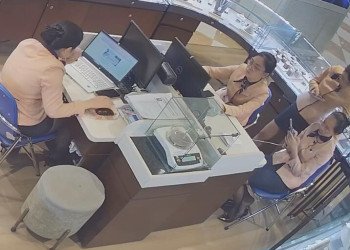 Ok our jewelry store shoeplay queen is back 2!