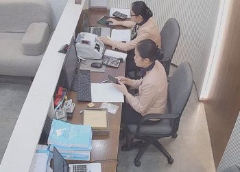 I wish the new jewelry store hostess like shoeplay 