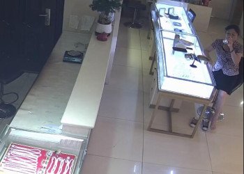 The jewelry store lady boss dangling shoeplay