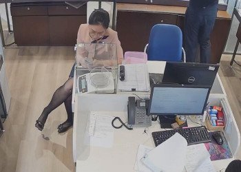 I prefer the black nylon shoeplay 11