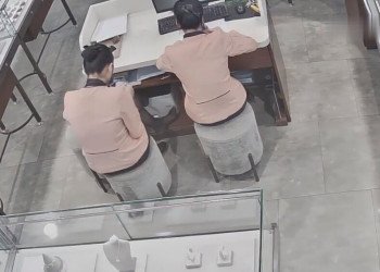 The jewelry store girls in black nylon dipping shoeplay daily show 21