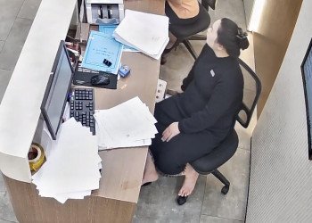 The jewelry store hostess remove heels show us her sexy bare feet