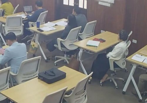 They dipping shoeplay at the same time!