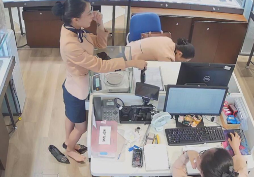 The jewelry store remove heels show us her sole 4