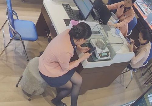 I prefer the black nylon shoeplay 11