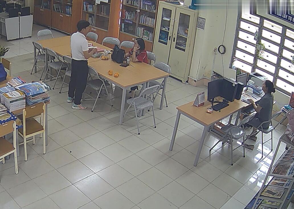 Let&#039;s watch the teacher dipping shoeplay in her office 4