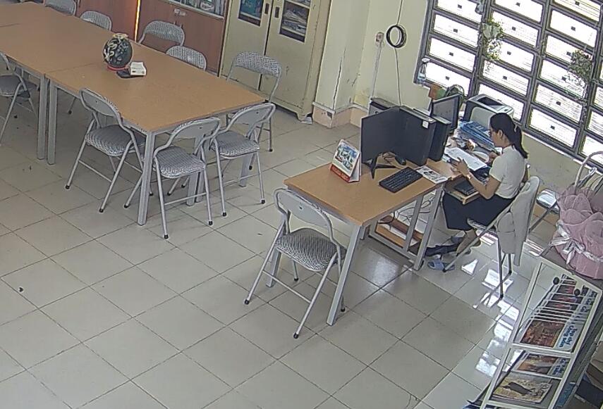 Let&#039;s watch the teacher dipping shoeplay in her office 8
