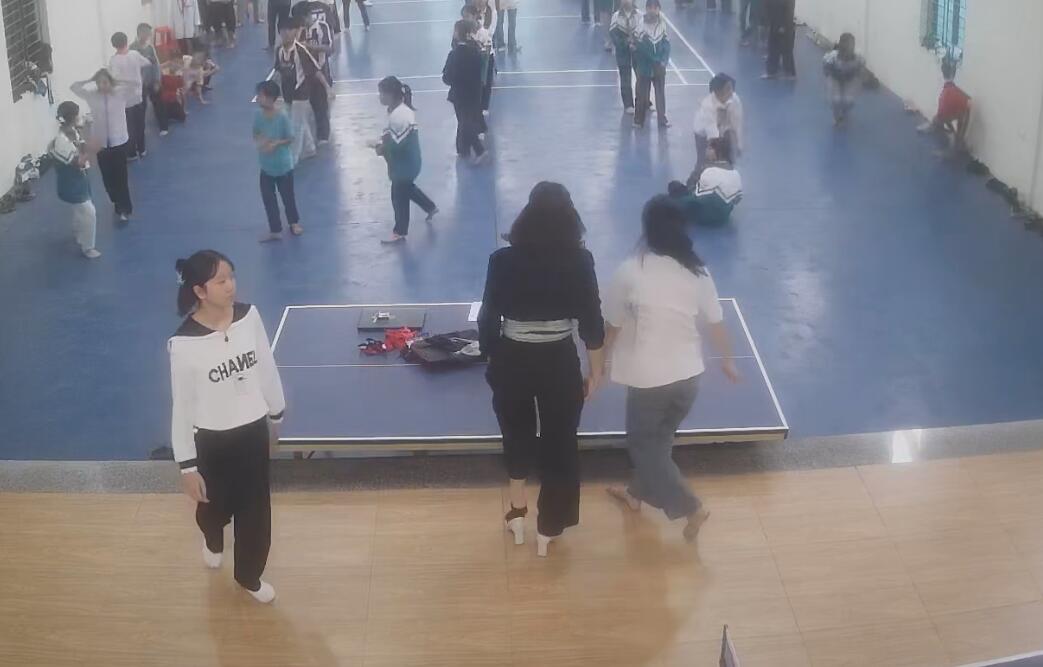  They are taking dance lessons 2