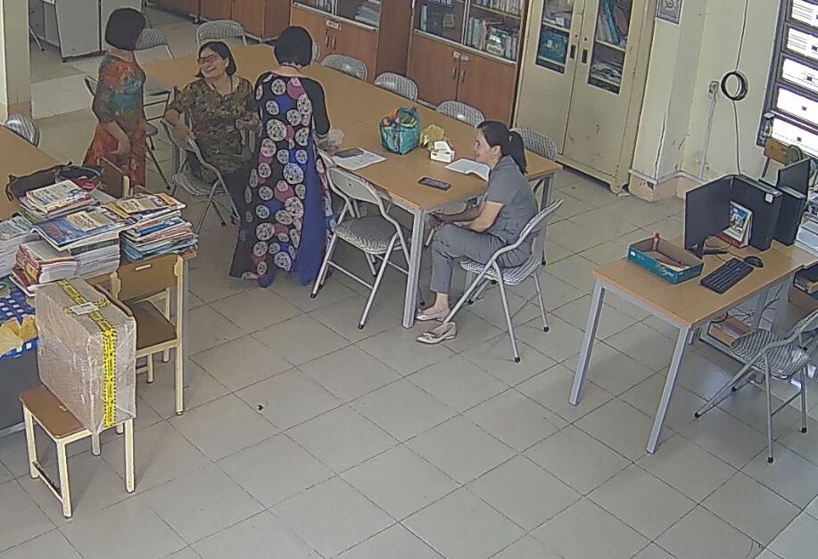 Let&#039;s watch the teacher dipping shoeplay in her office 30