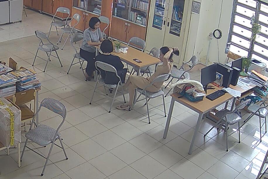 Let&#039;s watch the teacher dipping shoeplay in her office 33