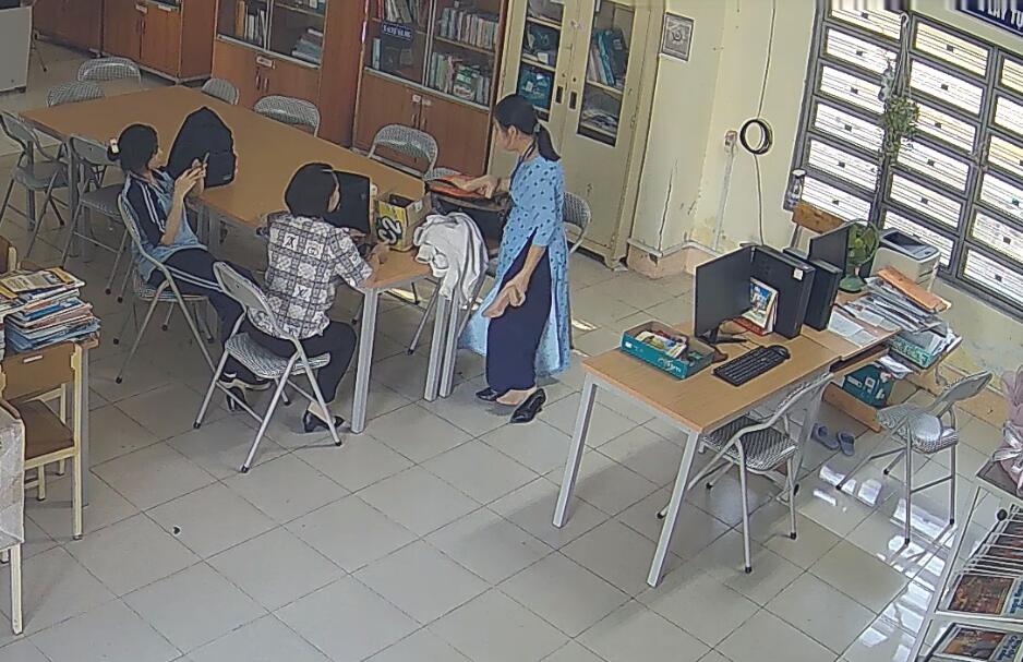 Let&#039;s watch the teacher dipping shoeplay in her office 34