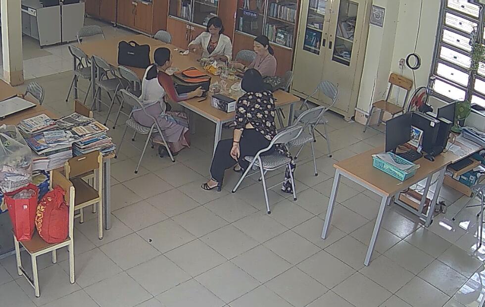 Let&#039;s watch the teacher dipping shoeplay in her office 37